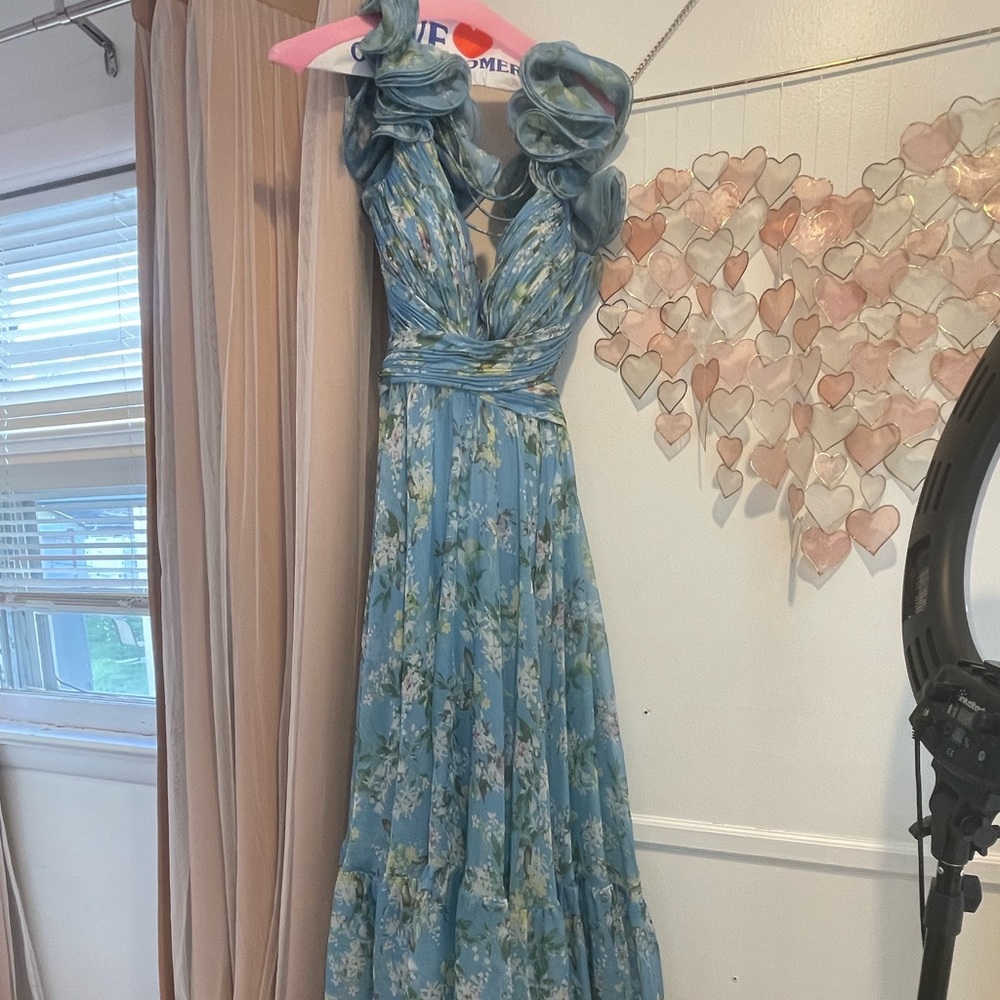 LIKE NEW - Mac Duggal Ruffle Tiered Floral Cut-Out Chiffon Gown, size 8